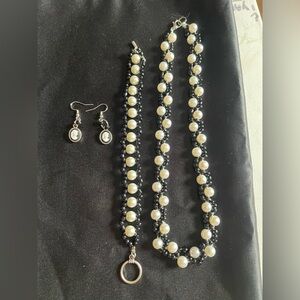 Elegant Black and White Pearl Jewelry Set